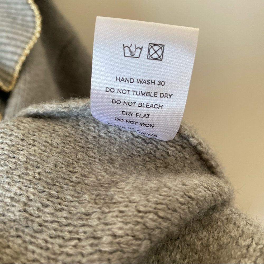 Vita Grace Gray Ruffled Women's Sweater Pearl Buttons Size Small - Picture 7 of 7